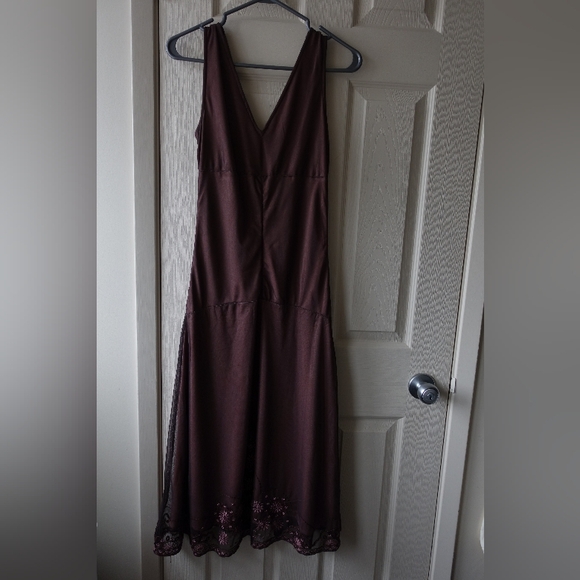 RW&CO. Y2k Sexy Lace Deep Plum V-Neck Midi Dress - Picture 4 of 13
